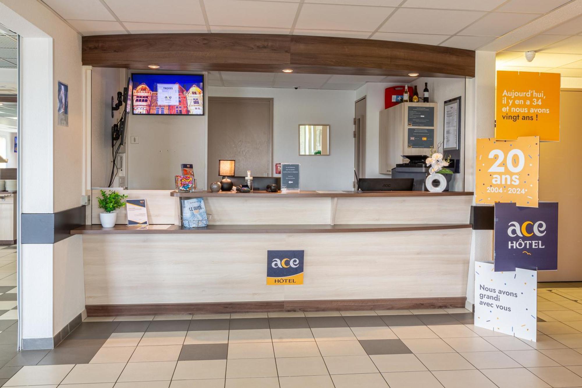 Ace Hotel Chateauroux Deols エクステリア 写真